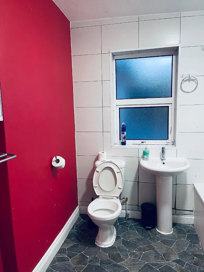 03 Bedroom Apartment-Self Check In Londyn